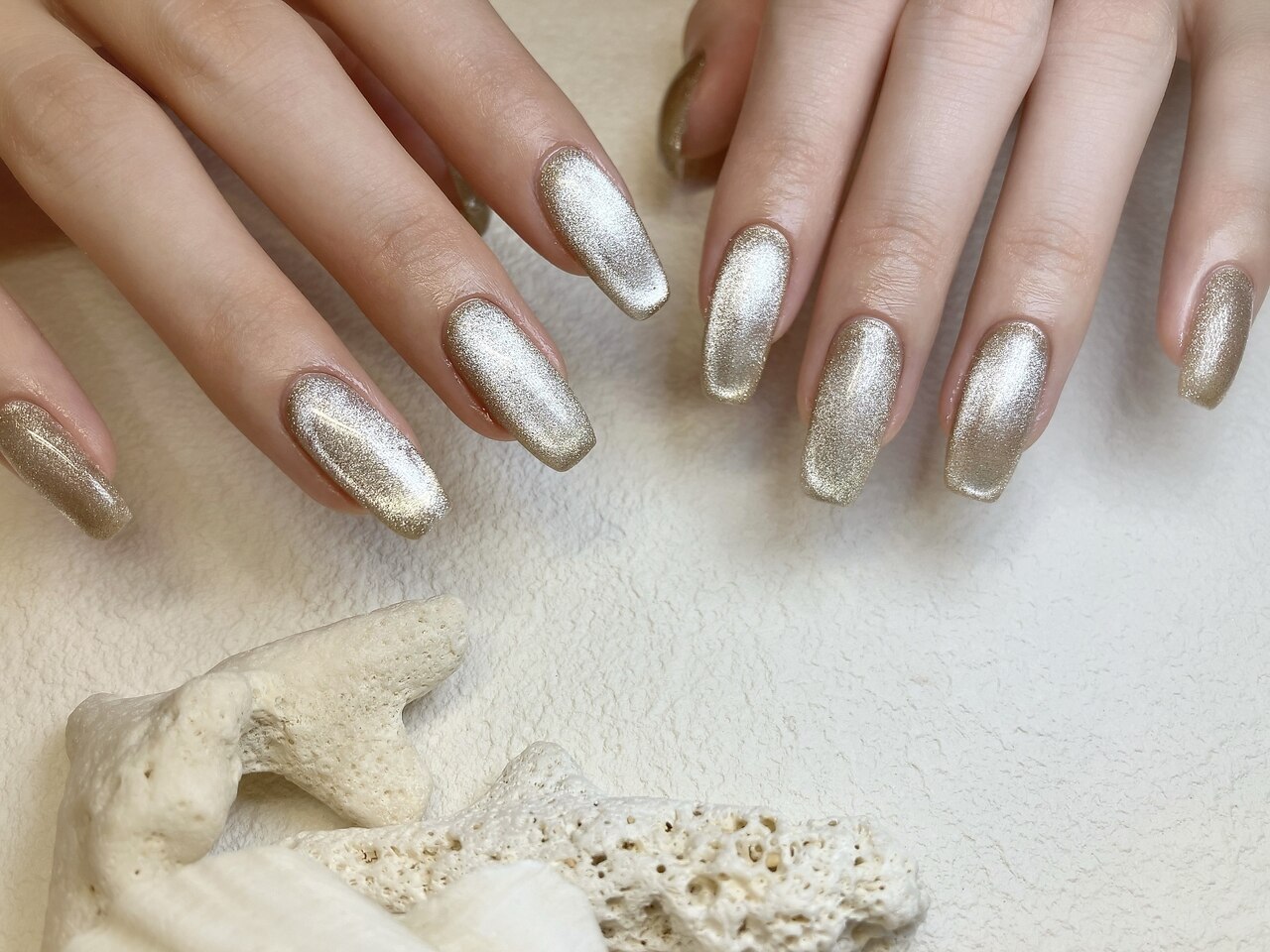 2025年-2026年冬トレンド】マグネットジェルのネイルデザイン集｜人気