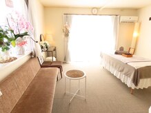 ヒダマリ 新屋敷店(Hidamari)/お日様のよく当たる店内です。