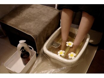 スロウ(SLOW)/痛キモチィが癖になる足つぼ♪