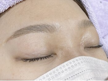 ネオリーブ エクラ 上野御徒町店(Neolive eclat)/ハリウッドブロウリフト