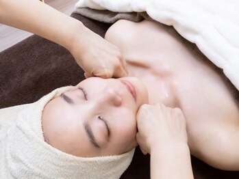 ポーベルポー(Peau Belle poe)/フェイシャル小顔矯正＋パック