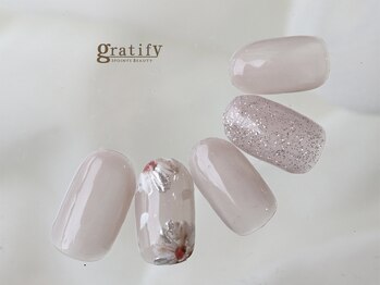 大人可愛いミラーフラワーネイル