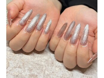 ロエ(Lowe')/キラキラロングネイル