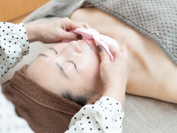 サロン ド エン(Salon de. en)/ハーブピーリング施術風景