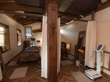 ビューティーステーション ワクワク(WakWak)の雰囲気（木をベースにしたサロンで、温かく癒しの空間です♪）