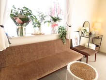 ヒダマリ 新屋敷店(Hidamari)/広いソファでカウンセリング