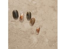 シルニー リム(Silny rim)/アシンメトリーニュアンスネイル