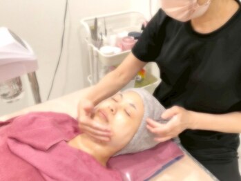 ニコルビューティー 高槻 南平台店(NiKOR beauty)の写真/【クリスマスオススメ♪】開き毛穴をリセット♪冬はなめらか美肌へ◎ピーリング×毛穴洗浄70分¥7000→¥4900