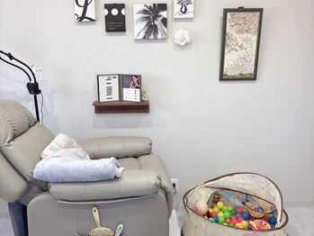 キュティル(Cutil)の写真/【駐車場も完備◎】完全個室のプライベート空間でお子様同伴の施術OK♪ママ様もお子様も嬉しいサロン☆