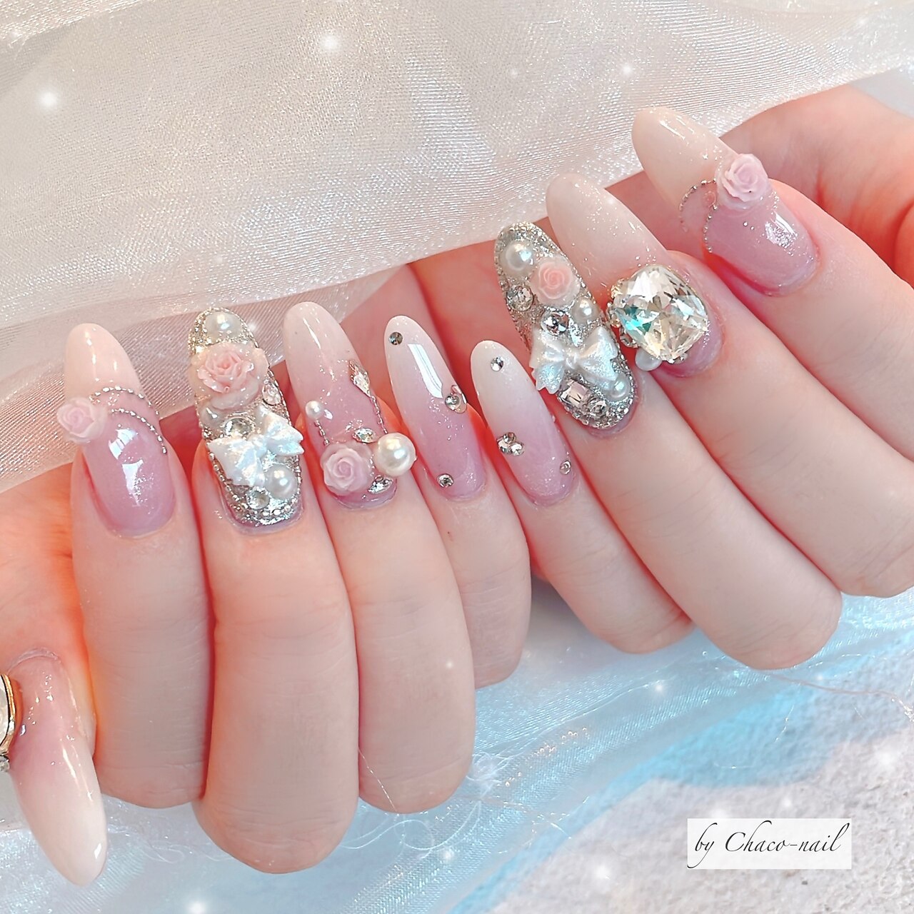 【オーダー】ネイルチップ　パール　薔薇　埋め尽くし バラとストーン埋め尽くしネイル：PG011766524｜チャコネイル(chaco