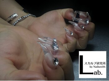 スカルプ研究所 バイ ネイルスミス(Nailsmith)の写真/【圧倒的な技術力】他店で叶わなかったフォルム美やスーパーロングを叶える実力派サロン◎満足な仕上りを♪
