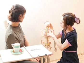 アヤ(aya)の写真/【小顔矯正×ハーブピーリング×肌質に合う美容液フェイシャル】の嬉しい３セット★美肌小顔エステで艶肌に