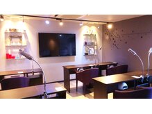 ココネイルショップ(KoKo Nail Shop)の雰囲気（落ち着いた雰囲気の店内♪大画面で映画も観れます♪）