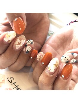 トータルサロン 白べぇーっ プラス/おしゃれ個性派ネイル