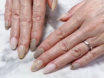 レイリス 金町店(Raylice)の写真/シンプルなのに大人な洗練。指先からさりげない華やかさを。手元から清潔感と好印象をプラス。