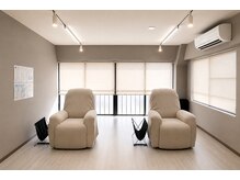 イル(iL)の雰囲気(ふかふかリクライニングチェアとシックで落ち着いたお部屋♪)
