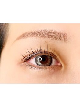 ナチュラル上品な目元にしたい