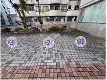 フェイシャル・ヘッドケアガジュマルの雰囲気（-建物の前に専用駐車場が3台ございます。）