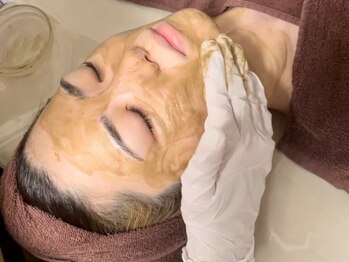 エミーニー(emiiny)の写真/お肌に優しい美容成分高配合ハーブピーリングでエイジングケア◎ハリツヤ&美白トーンアップも叶えます★