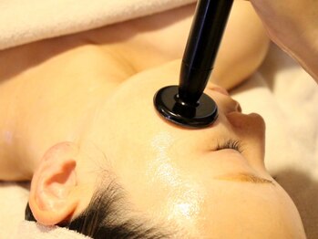 エステティック アイビー(ivy)の写真/コアヒートフェイシャルでほうれい線・たるみ改善☆お肌のハリ・リフトUP・小顔効果でエイジングケア◎