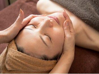 クレア 新小岩店(CREA)の写真/美肌・小顔効果◎【小顔×ハイドラピーリング】美容液×ピーリングで潤いながら毛穴洗浄☆