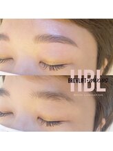 ユヌ(une)/ハリウッドブロウリフト