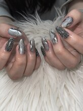 ソラール(SOLAR)/個性的キラキラネイル☆