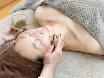 サロン ド エン(Salon de. en)/ハーブピーリング施術風景