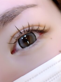 ミリミリ(milimili)の写真/視線を惹きつける印象的な目元へ★長さに長短をつけるので絶妙な束感で上品なまつ毛に◎