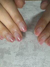 港区女子のピンクラメネイル