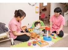 味岡整骨院の雰囲気（キッズルームあります！お子様歓迎！子連れで当院にお任せ！）