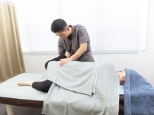 指圧はりきゅう堂 ハクト(Hakuto)/【施術風景】ストレッチ２