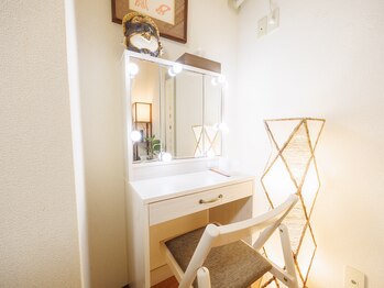 和風プライベート整体 是色/ドレッサー設置しました。