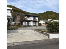 ダイナ(Dinah)の雰囲気（お家の外観です。敷地内のどこに停めても大丈夫です。）