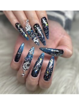 ユキケアサロン(YUKI care SALON)の写真/小森ネイリストの「揺れるパーツ黒ネイル」★シンプルオフィスネイルからワンホン、モリモリアートまで♪