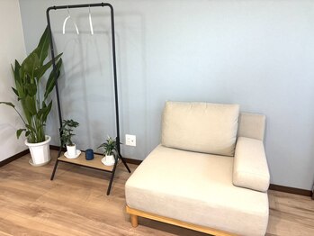 コレア整体院(COREA整体院)/広々とした待合室です♪