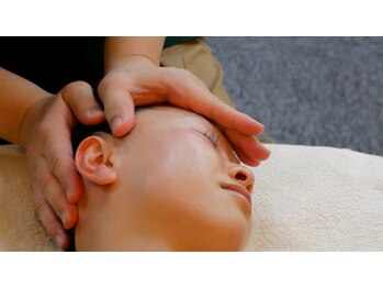 美しの森/１１．頭蓋骨の調整をします