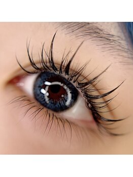 リュクス(Le LUXE)の写真/印象的な垢抜けeyeに。束感で叶える韓国風アイドルまつげ・ワンホンデザインもお任せ◎[秋葉原/マツエク]