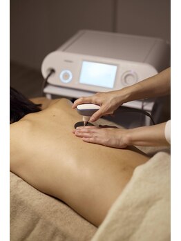 アンジール(ANJIR)の写真/インディバの深部加温で表面では届かない筋肉の奥にアプローチ、つらい首肩こりを根本から改善へ導きます。