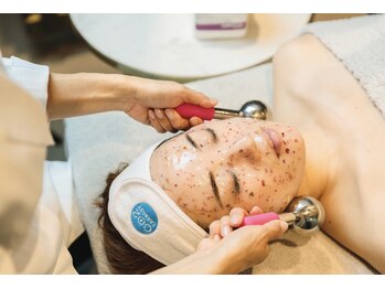 サロン ド モア(salon de MORE)の写真/隠す肌から、魅せる肌へ。肌の土台から整える本格ケア
