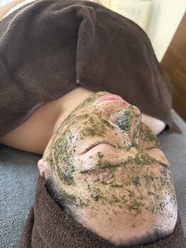 サロン ド プリリ(Salon de Puriri)の写真/くすみを撃退！毛穴レスなクリア肌へ。剥離なしハーブピーリングで感動体験を♪