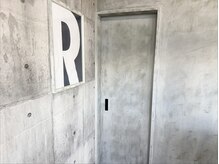 アール(R)の雰囲気（2階の美容室oiLに併設 まつ毛ブースは個室です◎）