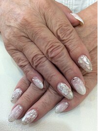 キラキラお花ネイル