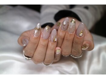 ネイルサロン R/スタイリングコースaki　8030円