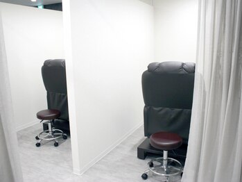 アイクール 神戸三宮店(i-cool)の写真/予約殺到のメンズアイブロウ専門店!マンツーマン施術&個室空間&リクライニングチェアでの施術で満足度◎