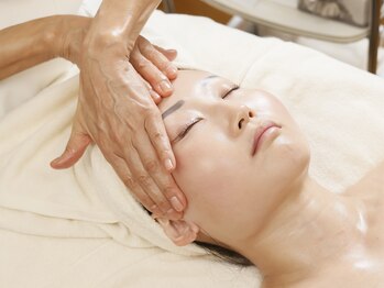 エステルミラー(ESTHER MIRA)/フェイシャルマッサージ