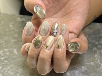 ル トレフル(Le Tre'fle)/アシンメトリーネイル