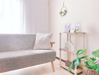 ミニン(minin)/明るく清潔感のある待合室