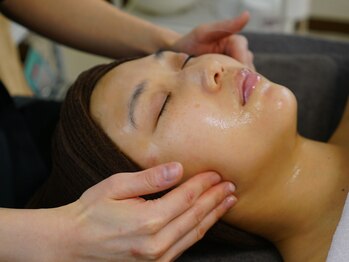 ユカリス(Yu.charis)/REVIハーブピーリング施術工程♪