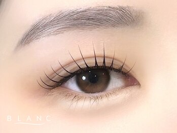 アイラッシュサロン ブラン 舞浜 イクスピアリ店(Eyelash Salon Blanc)の写真/《圧倒的なキープ力のフラットラッシュ♪》地まつ毛の状態を見極めて、丁寧に施術するのでモチの良さ◎